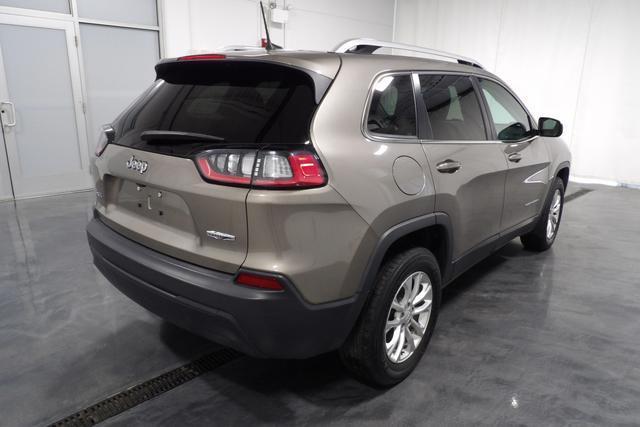 Photo of 2019 Tan Jeep Cherokee
