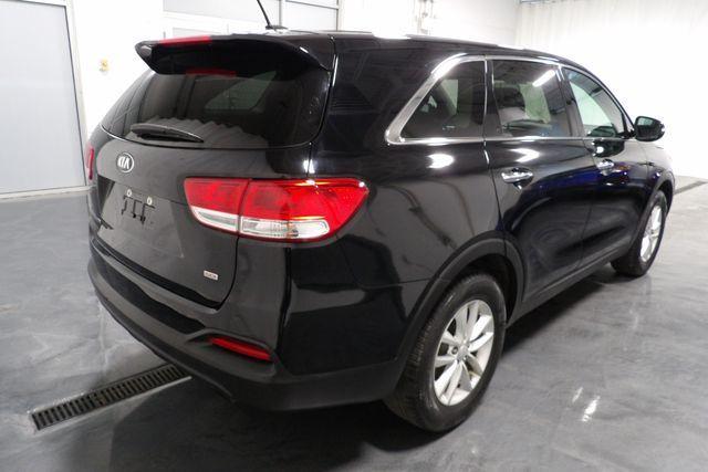Photo of 2017 Black Kia Sorento
