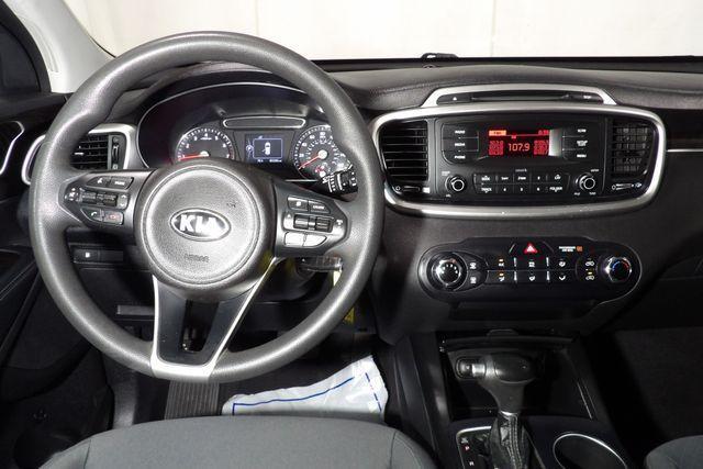 Photo of 2017 Black Kia Sorento