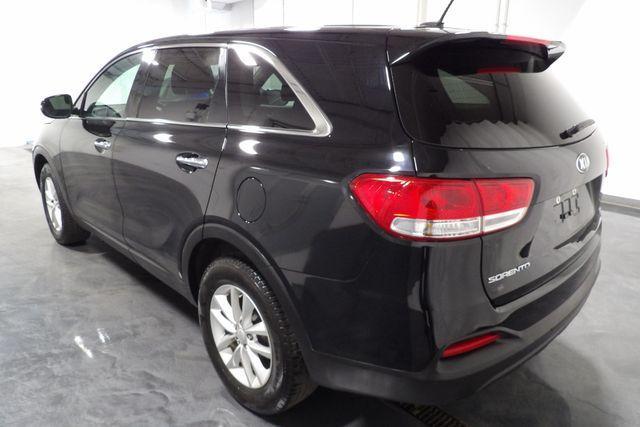 Photo of 2017 Black Kia Sorento