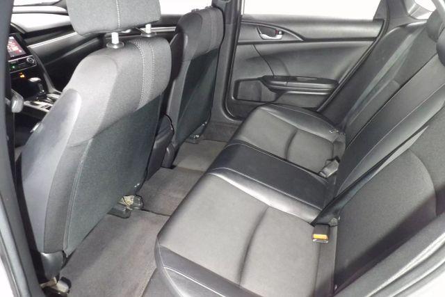 Photo of 2021 White Honda Civic