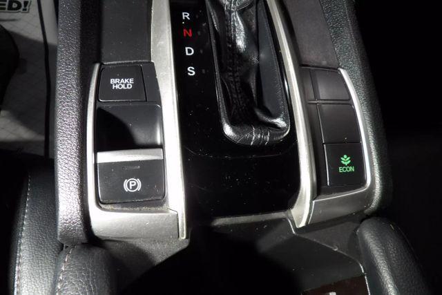 Photo of 2021 White Honda Civic