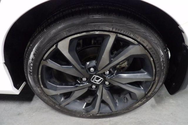 Photo of 2021 White Honda Civic