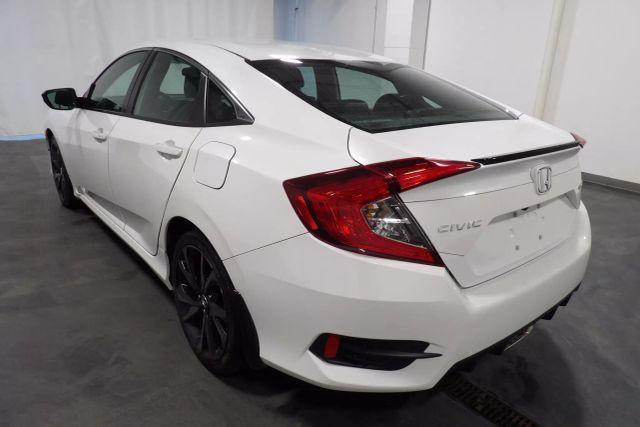 Photo of 2021 White Honda Civic