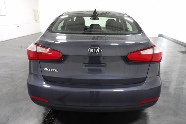 Photo of 2016 Blue Kia Forte