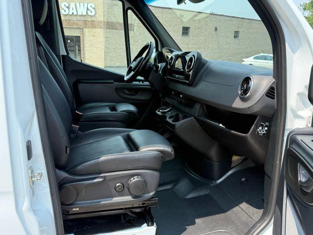 Photo of 2022 White Mercedes-Benz Sprinter 2500