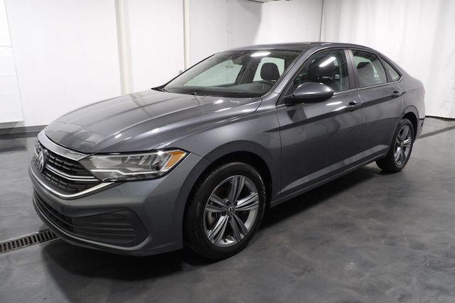 Photo of 2024 Platinum Gray Metallic Volkswagen Jetta