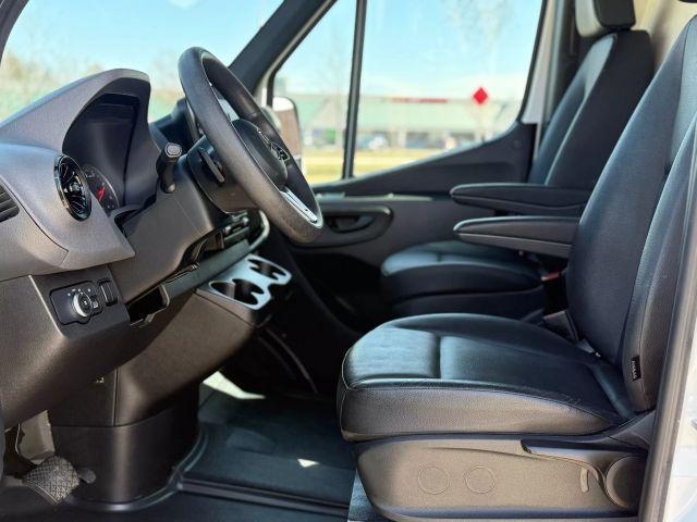 Photo of 2021 White Mercedes-Benz Sprinter 2500