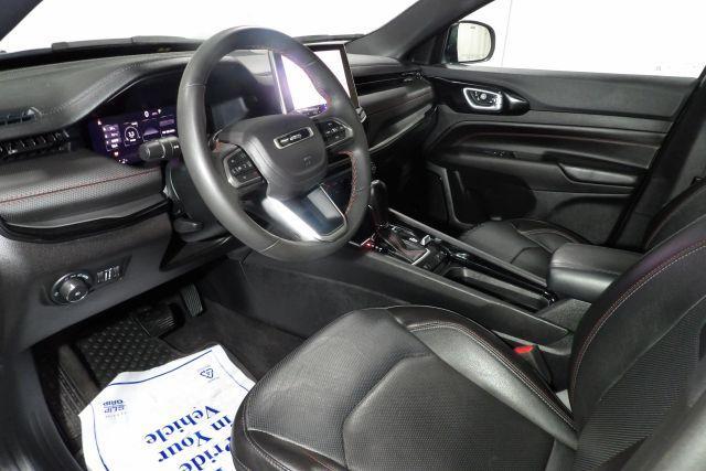 Photo of 2023 Silver Jeep Compass