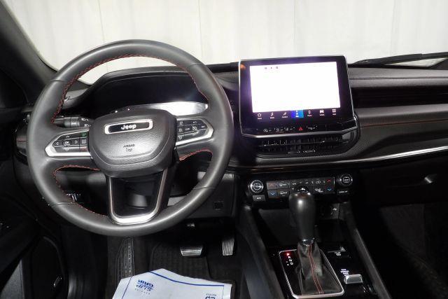 Photo of 2023 Silver Jeep Compass