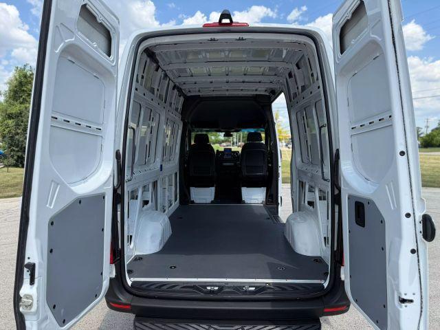 Photo of 2020 White Mercedes-Benz Sprinter 2500