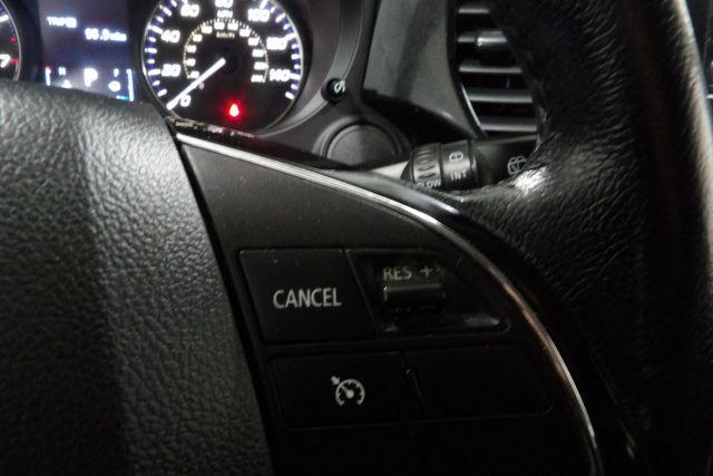 Photo of 2016 White Mitsubishi Outlander