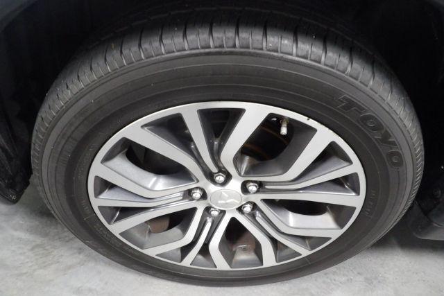 Photo of 2016 White Mitsubishi Outlander