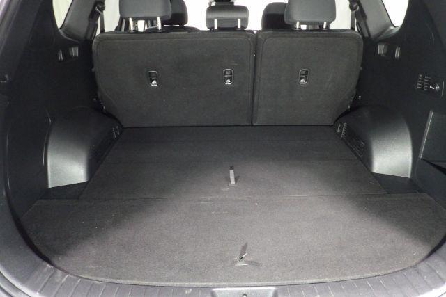 Photo of 2022 White Hyundai SANTA FE