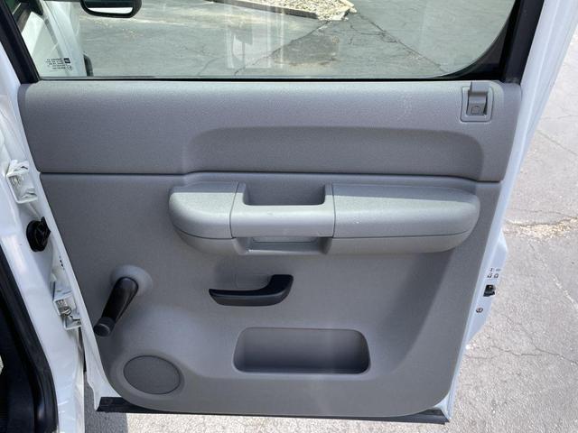 Photo of 2011 WHITE Chevrolet Silverado 3500