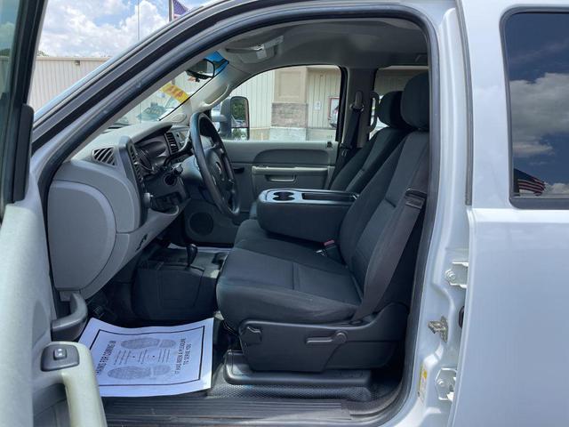 Photo of 2011 WHITE Chevrolet Silverado 3500
