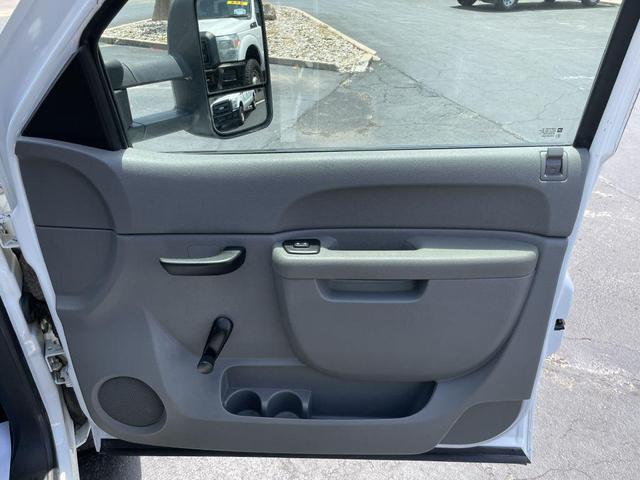 Photo of 2011 WHITE Chevrolet Silverado 3500