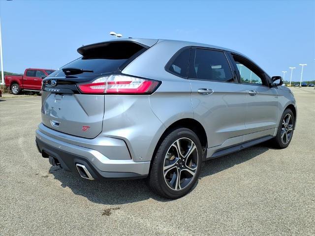 Photo of 2021 ICONIC SILVER Ford Edge