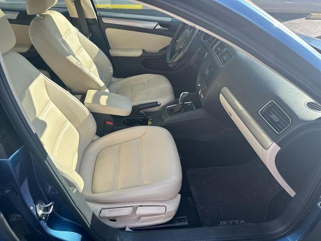 Photo of 2017 BLUE Volkswagen Jetta