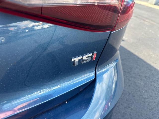 Photo of 2017 BLUE Volkswagen Jetta