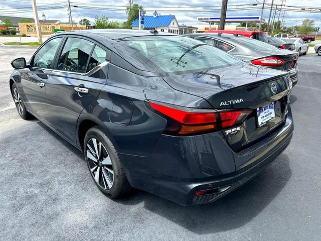 Photo of 2022 BLACK Nissan Altima