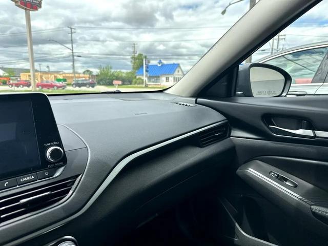 Photo of 2022 BLACK Nissan Altima
