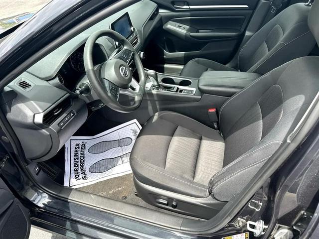 Photo of 2022 BLACK Nissan Altima