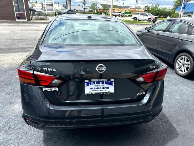Photo of 2022 BLACK Nissan Altima