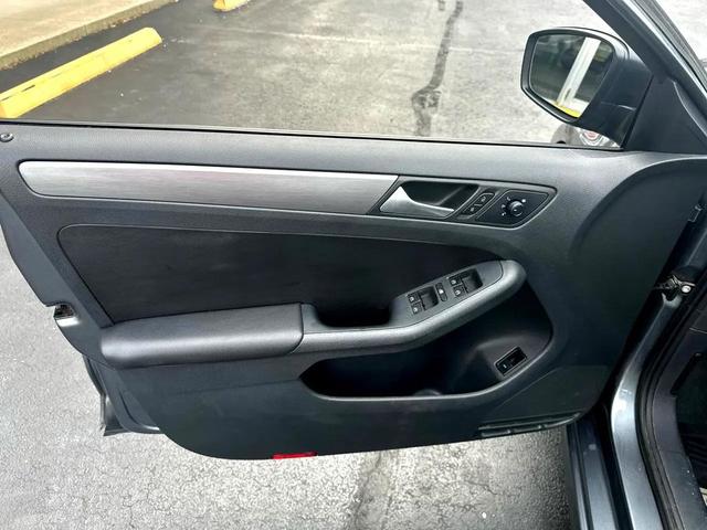Photo of 2016 GRAY Volkswagen Jetta