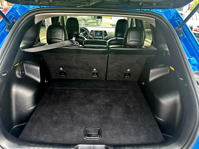 Photo of 2019 BLUE Jeep Cherokee