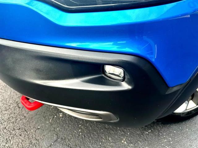 Photo of 2019 BLUE Jeep Cherokee