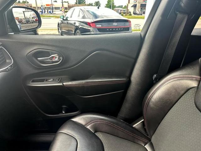 Photo of 2019 BLUE Jeep Cherokee