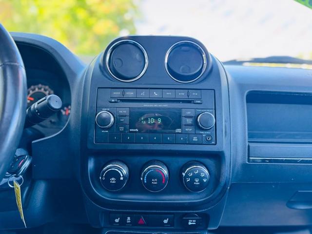 Photo of 2014 White Jeep Patriot