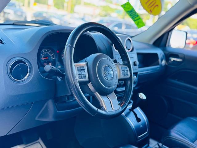 Photo of 2014 White Jeep Patriot
