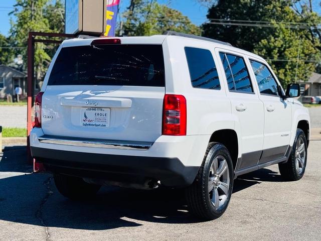 Photo of 2014 White Jeep Patriot