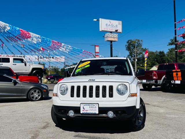 Photo of 2014 White Jeep Patriot