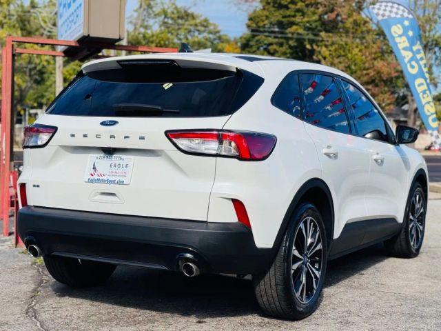 Photo of 2022 White Ford Escape