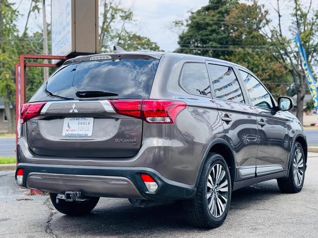 Photo of 2019 Gray Mitsubishi Outlander