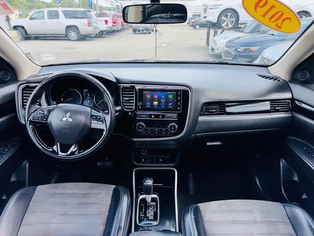 Photo of 2019 Gray Mitsubishi Outlander