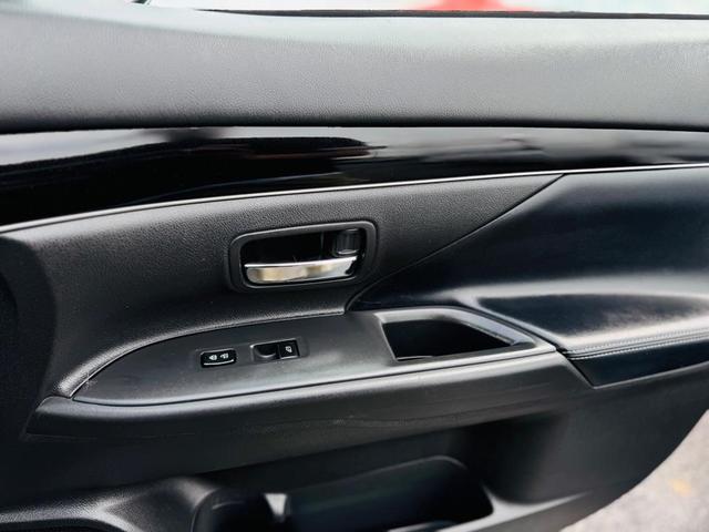 Photo of 2019 Gray Mitsubishi Outlander