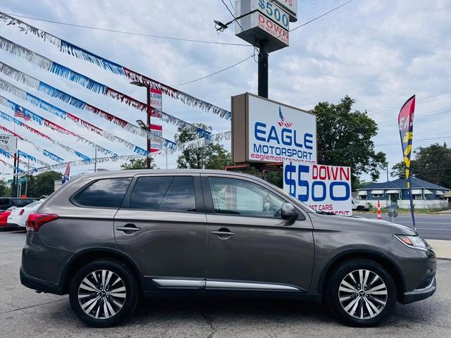 Photo of 2019 Gray Mitsubishi Outlander