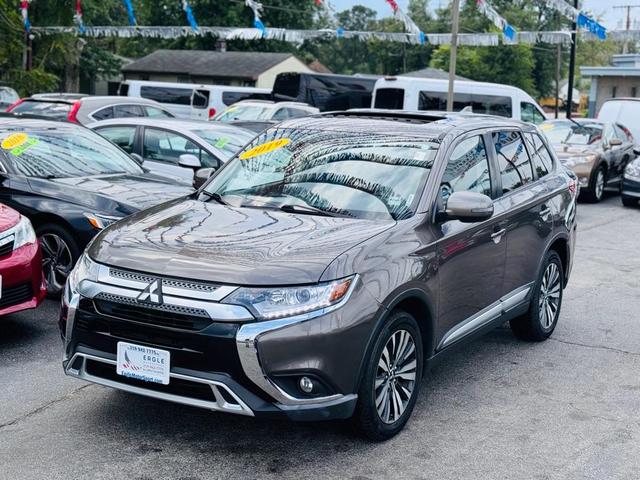 Photo of 2019 Gray Mitsubishi Outlander