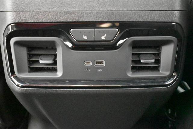 Photo of 2022 Summit White GMC Sierra 1500