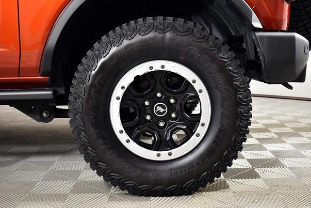 Photo of 2023 Hot Pepper Red Metallic Tinted Clearcoat Ford Bronco