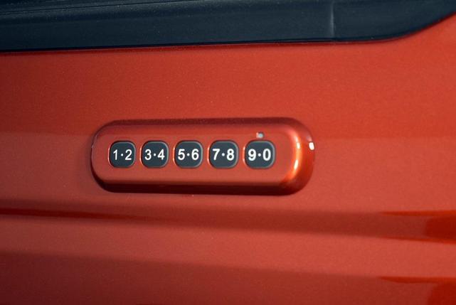 Photo of 2023 Hot Pepper Red Metallic Tinted Clearcoat Ford Bronco