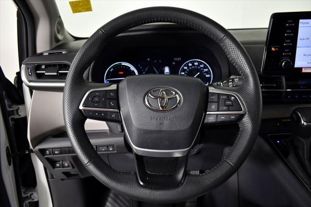 Photo of 2024 Pearl Toyota Sienna