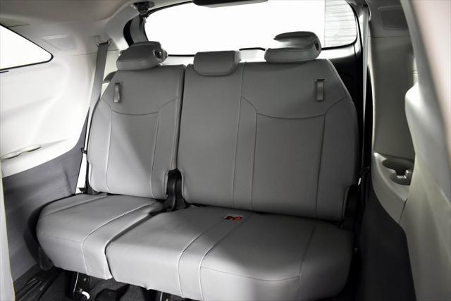 Photo of 2024 Pearl Toyota Sienna
