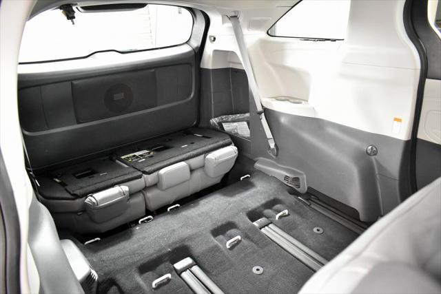 Photo of 2024 Pearl Toyota Sienna