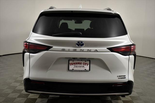 Photo of 2024 Pearl Toyota Sienna