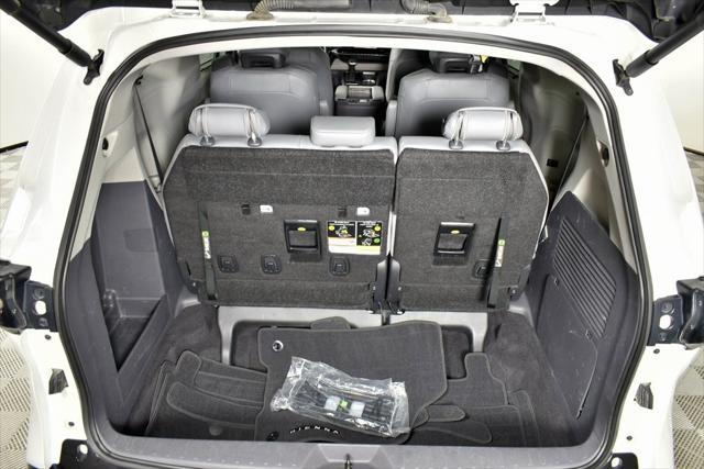 Photo of 2024 Pearl Toyota Sienna